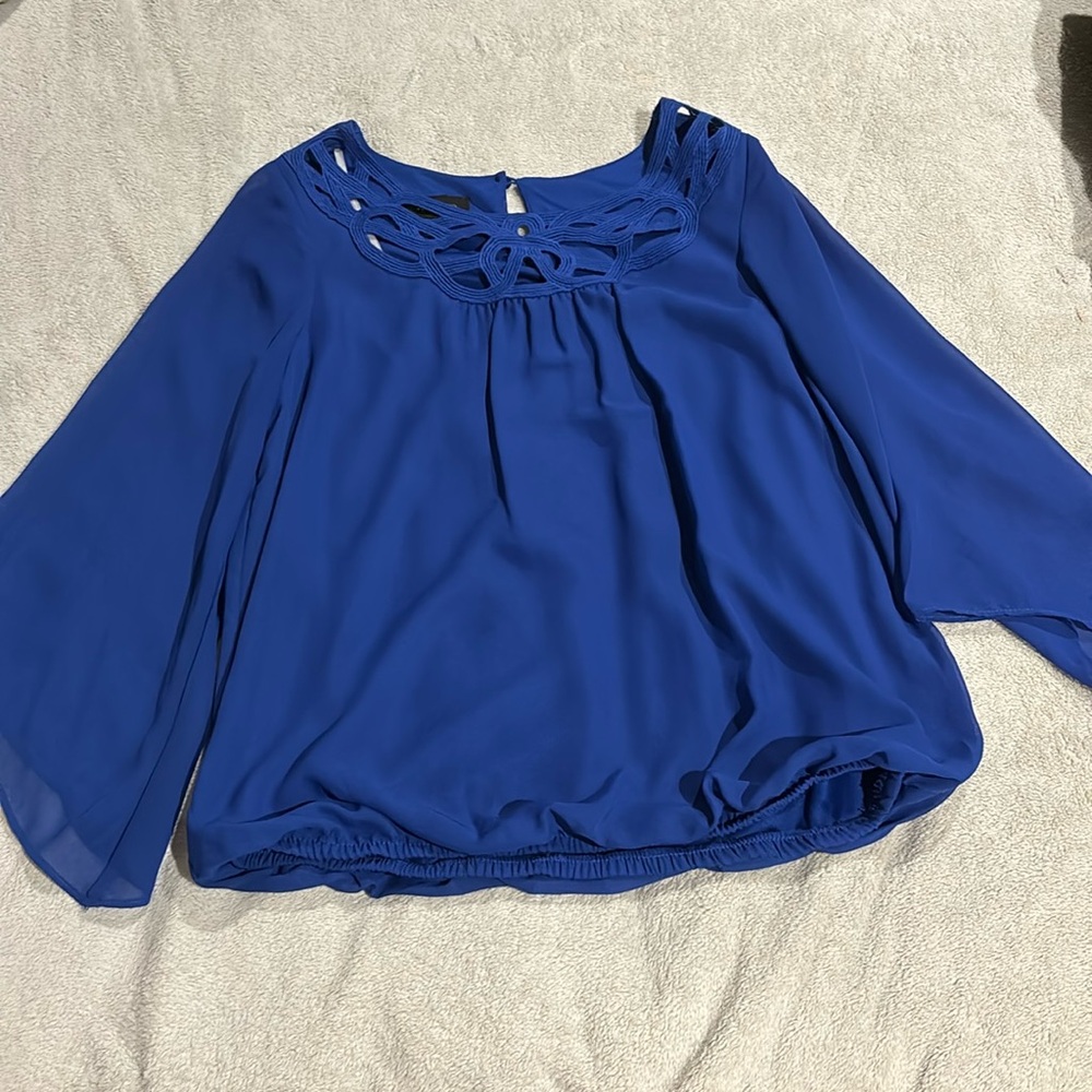Blue blouse with 3/4 length sleeves
